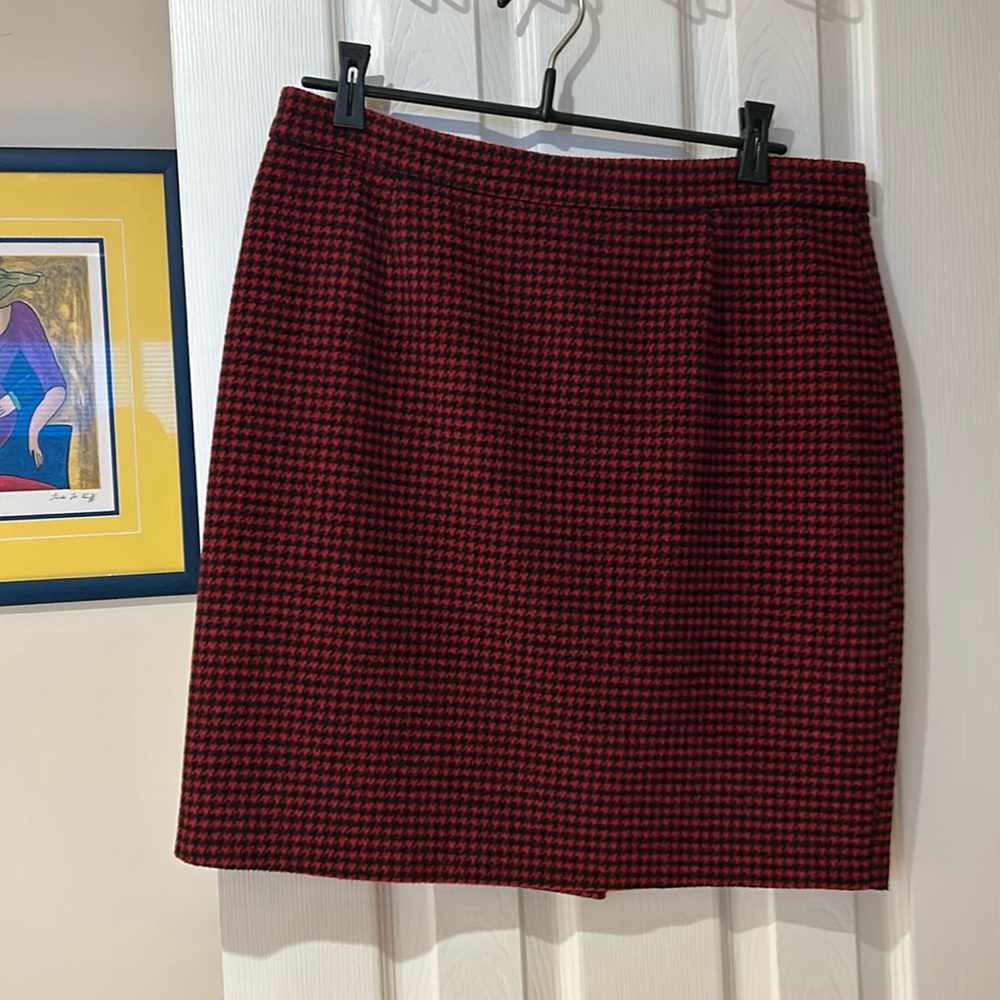 Red & black cashmere houndstooth pencil skirt